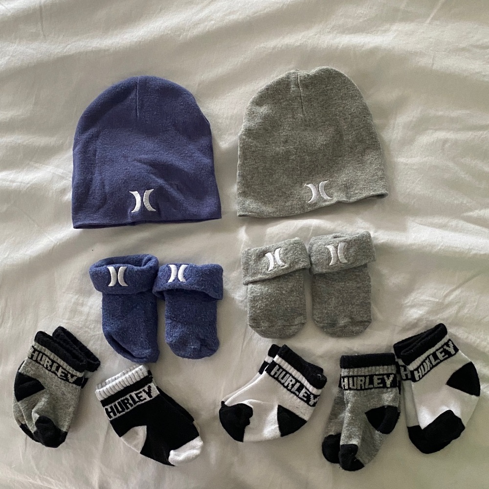Hurley Kids Blue and Gray Beanie Sock Set